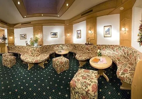 אישגל Hotel Persura